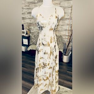 Chic Women's Gold and White Maxi Dress